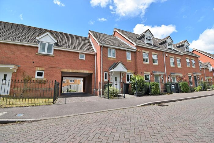 2 Bedroom Semi-Detached House To Rent In Stag Drive, Hedge End, SO30
