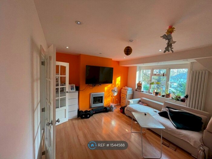 2 Bedroom Maisonette To Rent In Alpine Walk, Stanmore, HA7