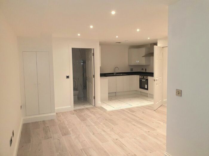 Studio To Rent In Carshalton Road, Sutton, Surrey, SM1