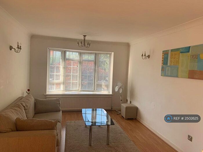 2 Bedroom Flat To Rent In Gregory Court, Nottingham, NG7