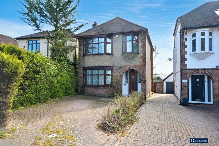 3 Bedroom Detached House For Sale In Shepherds Hill, Harold Wood, RM3