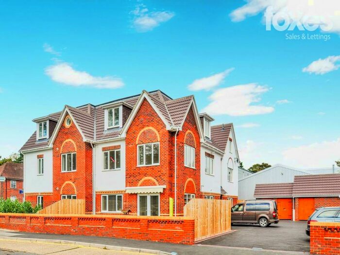 2 Bedroom Flat To Rent In The Post House, - Wimborne Road East, Ferndown, BH22