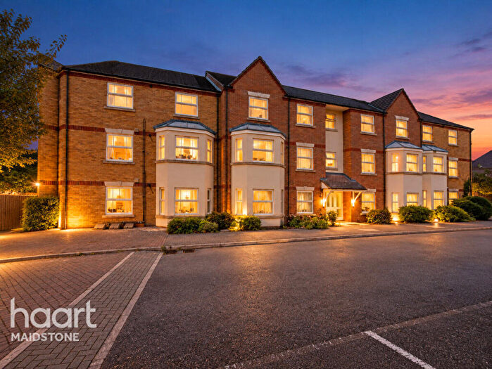 2 Bedroom Flat For Sale In Hawkes Way, Maidstone, ME15
