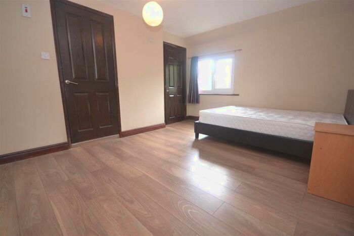 Studio To Rent In London Road, Reading, RG1