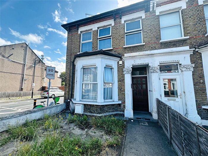 2 Bedroom Flat For Sale In Brownhill Road, Catford, London, SE6