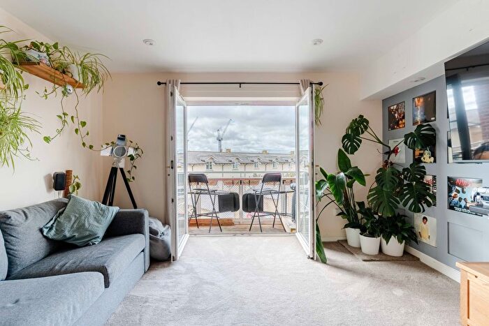2 Bedroom Flat For Sale In Pooles Wharf, Hotwell Road, Bristol, BS8
