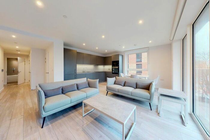 2 Bedroom Flat To Rent In New Lion Way, London, SE17