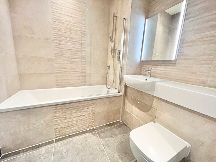 2 Bedroom Apartment To Rent In Alencon Link, Basingstoke, RG21