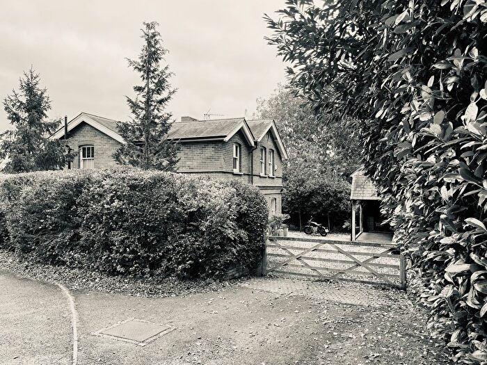 5 Bedroom Detached House For Sale In Effingham, KT24