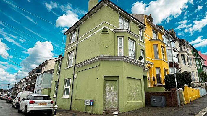 3 Bedroom End Terrace House For Sale In Whitefriars Road, Hastings, TN34