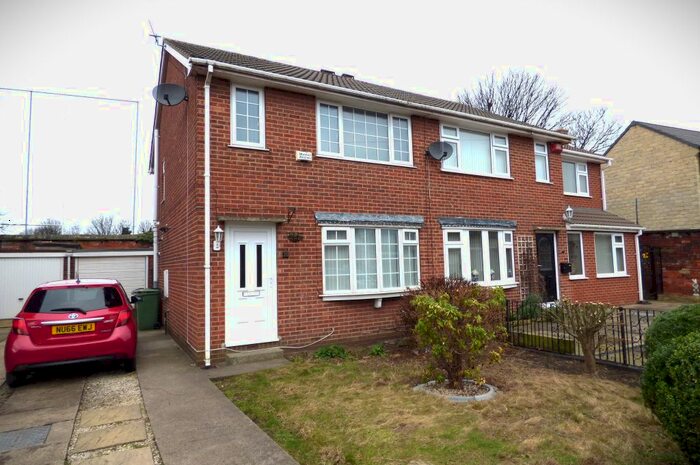 3 Bedroom Semi-Detached House To Rent In St Peters Gardens, Bramley LS13