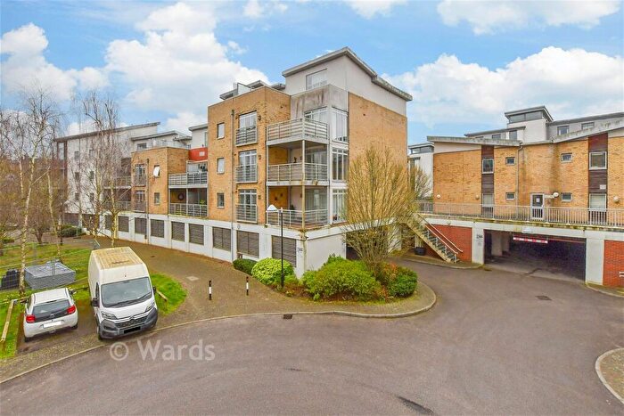 2 Bedroom Apartment For Sale In Kingfisher Meadow, Maidstone, Kent, ME16