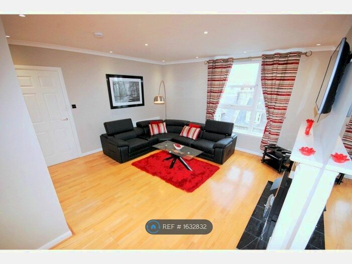 3 Bedroom Flat To Rent In New Century House, Aberdeen, AB11