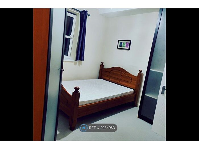 2 Bedroom Flat To Rent In Madison Heights, Hounslow, TW3