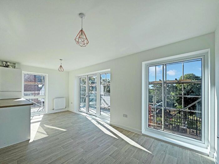 2 Bedroom Flat For Sale In Sir John Fogge Avenue, Ashford, TN23