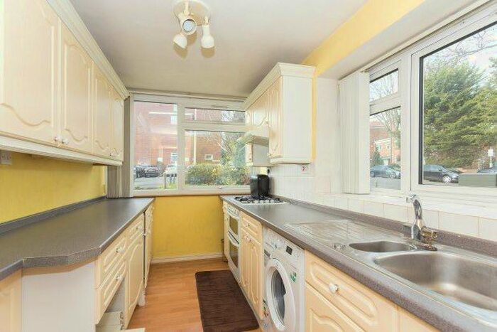 2 Bedroom Flat To Rent In The Chiltons, London, E18