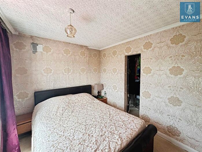 3 Bedroom End Of Terrace House For Sale In Ash Green Lane, Coventry, CV7