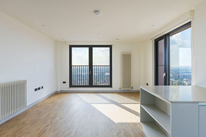 2 Bedroom Flat To Rent In The Eades, Selborne Road, London, E17