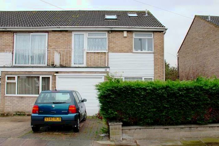 4 Bedroom Semi-Detached House To Rent In Farm Close, Dormer's Wells, Southall, Middlesex, UB1