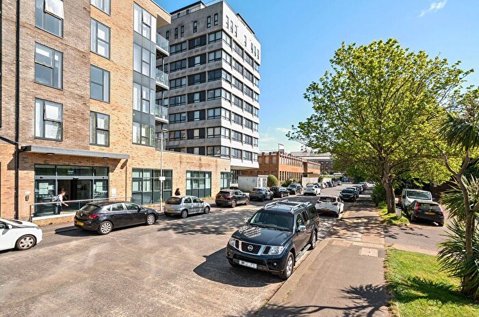2 Bedroom Flat To Rent In The Causeway, Worthing, West Sussex, BN12