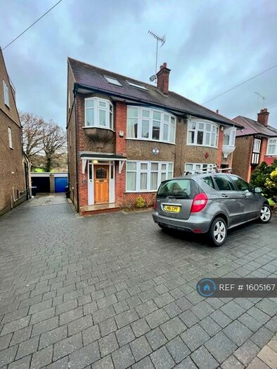 4 Bedroom Semi-Detached House To Rent In Windmill Gardens, Enfield, EN2