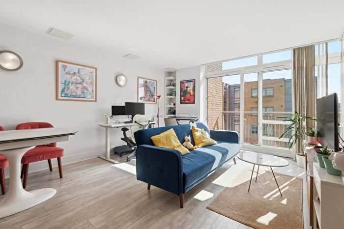 2 Bedroom Flat To Rent In Constable House, Canary Wharf, E14