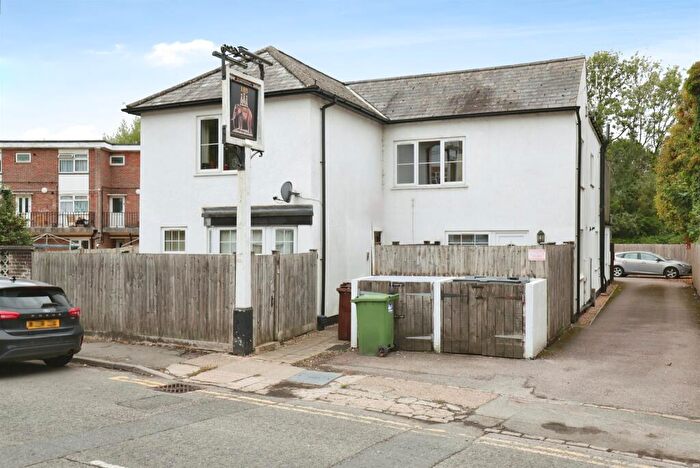 2 Bedroom Flat For Sale In Waterside, Chesham, HP5