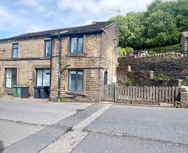 2 Bedroom Terraced House To Rent In Dunford Road, Holmfirth, HD9