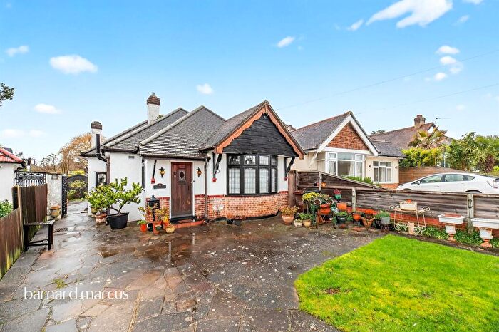 2 Bedroom Detached House For Sale In The Warren, Worcester Park, KT4