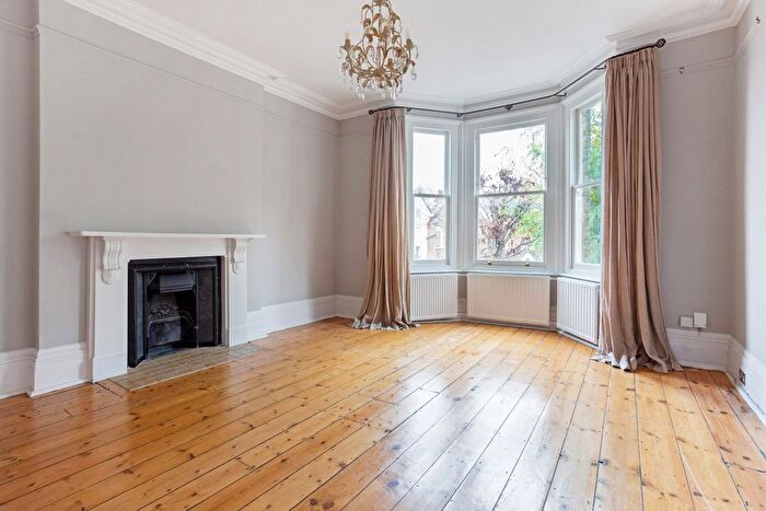 3 Bedroom Flat To Rent In Grosvenor Road, London, W4