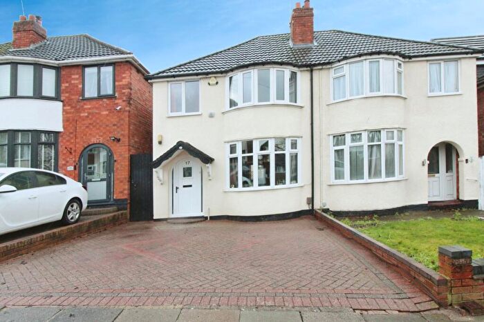 3 Bedroom Semi Detached House For Sale In Trysull Avenue, Birmingham, West Midlands, B26