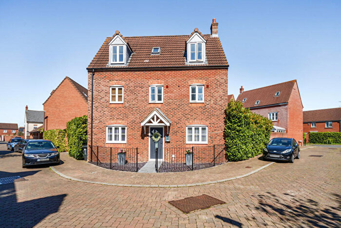 5 Bedroom Detached House For Sale In Pulsar Road, Oakhurst, Swindon, SN25