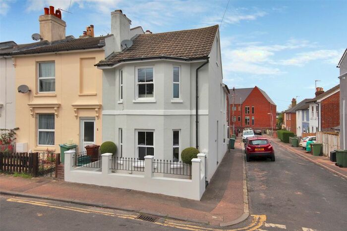 3 Bedroom End Of Terrace House To Rent In Newcomen Road, Tunbridge Wells, Kent, TN4