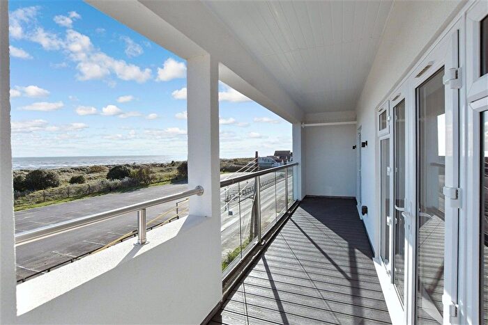 2 Bedroom Flat For Sale In The Parade, Greatstone, Kent, TN28