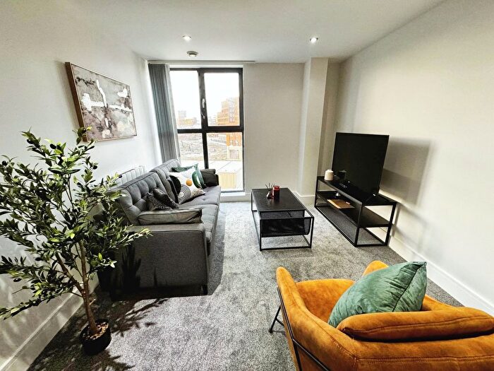 2 Bedroom Flat To Rent In Crown Point Road, Hunslet, Leeds, West Yorkshire, LS10