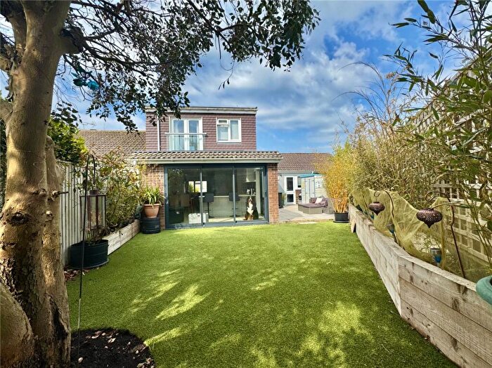 2 Bedroom Bungalow For Sale In Swallow Drive, Milford On Sea, Lymington, Hampshire, SO41