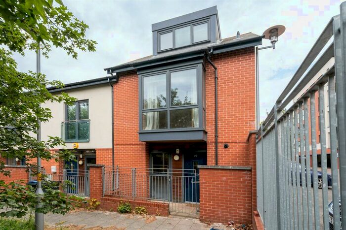 4 Bedroom End Of Terrace House To Rent In Windrush Grove, Park Central, B15