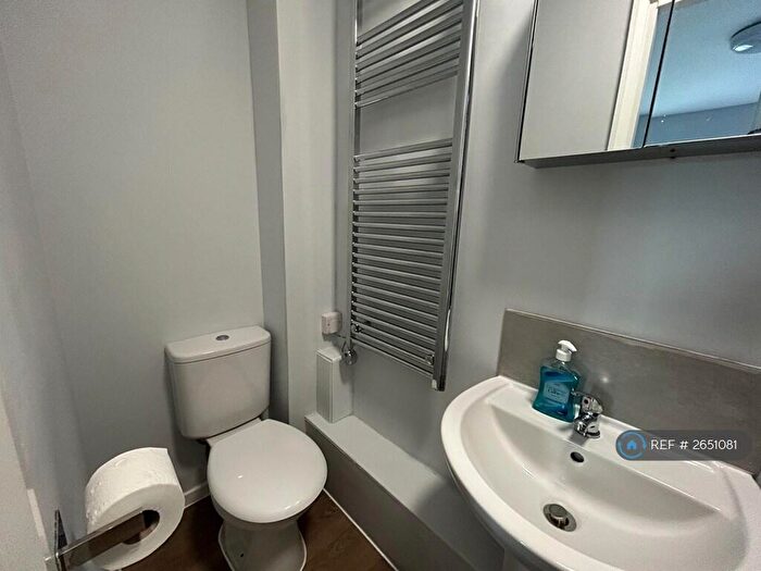 1 Bedroom Flat To Rent In Common Stile Road, Huddersfield, HD4