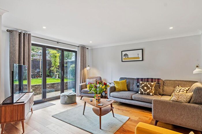 4 Bedroom Detached House For Sale In Langdale Road, Thame, OX9