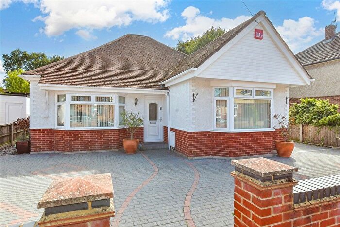 4 Bedroom Detached Bungalow For Sale In Beechwood Avenue, Waterlooville, Hampshire, PO7