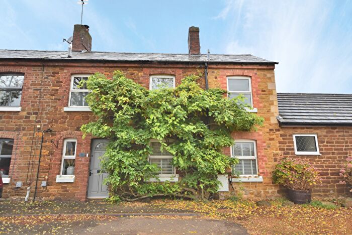 2 Bedroom Cottage To Rent In Coldstream Lane, Hardingstone, Northampton, NN4