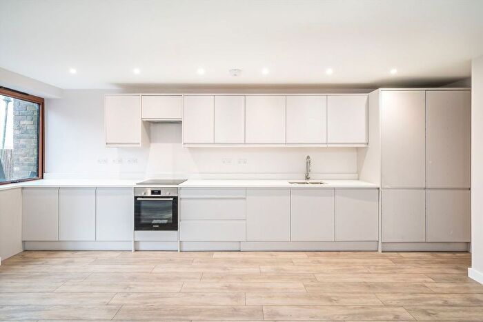 2 Bedroom Maisonette For Sale In Russell Road, Mitcham, CR4