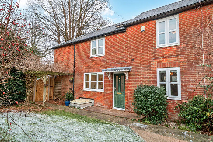 3 Bedroom Semi Detached House For Sale In School Road, Twyford, SO21