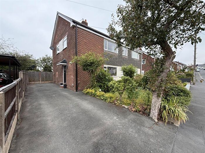 3 Bedroom Semi-Detached House For Sale In High Bank Avenue, Stalybridge, SK15