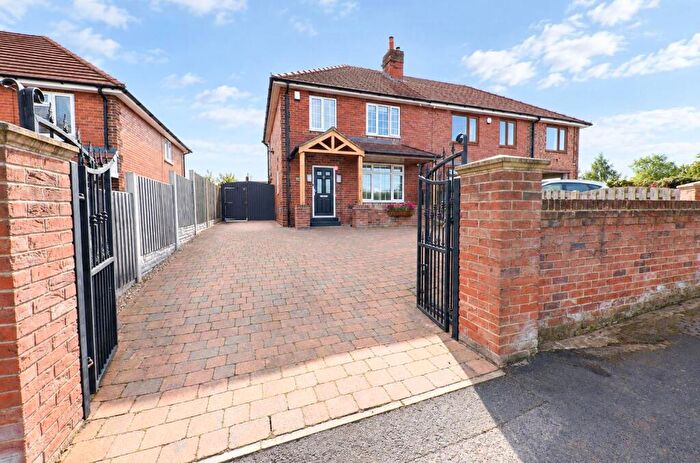 3 Bedroom Semi-Detached House For Sale In Long Edge Lane, Scawthorpe, Doncaster, DN5