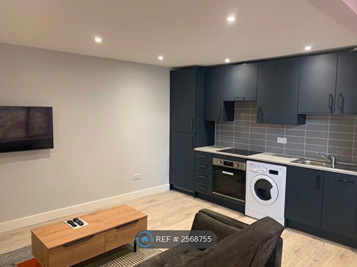 1 Bedroom Flat To Rent In Market Square, Buckingham, MK18