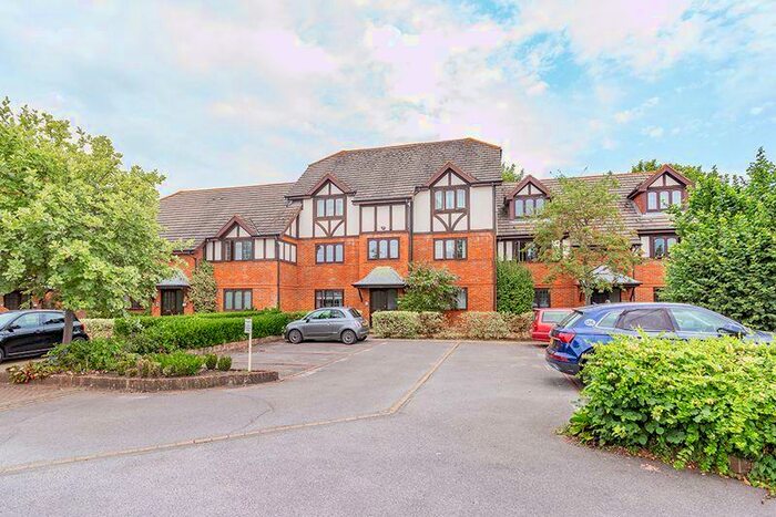 1 Bedroom Flat To Rent In High Street, West Molesey, KT8