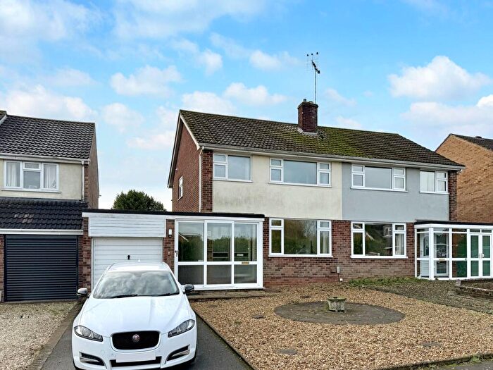 3 Bedroom Semi-Detached House For Sale In Westland Road, Faringdon, SN7