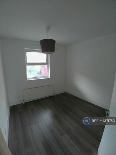 2 Bedroom Flat To Rent In Howard Mansions, London, E17