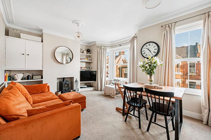 2 Bedroom Flat For Sale In Mafeking Avenue, Brentford, TW8